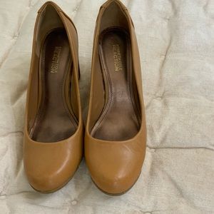 Kenneth Cole Reaction Wedge Pump Did U Tell Size 7.5M